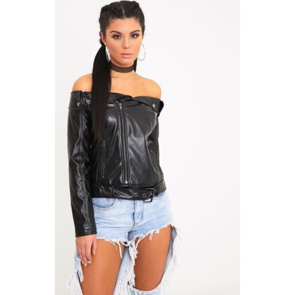 💕Summer Sale!💕 NWOT Off The Shoulder Jacket